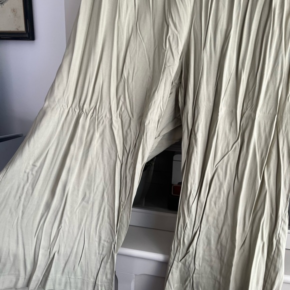 H&M lightweight pants - Picture 3 of 4